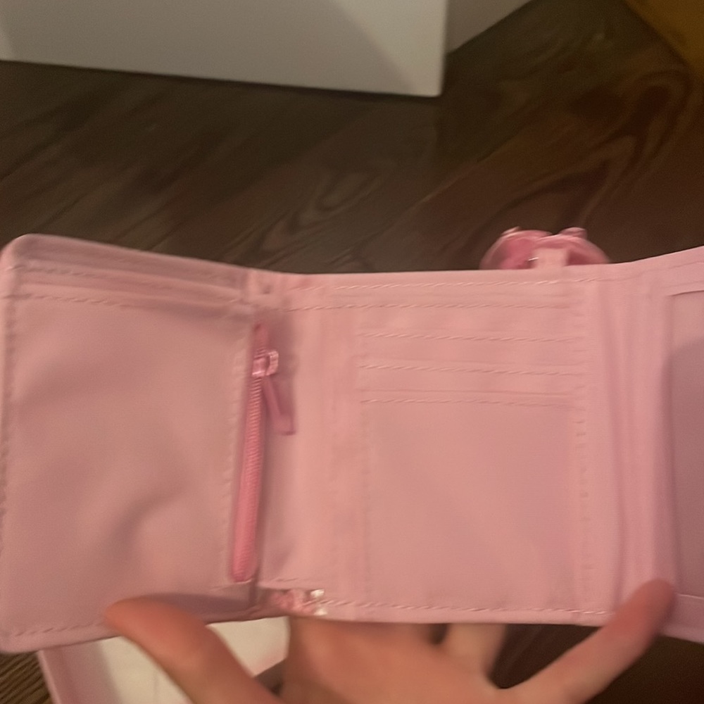 Hello Kitty Wallet - Picture 3 of 5